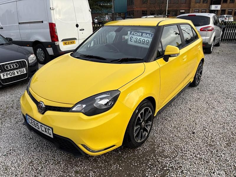 Used MG MG3 106 HP (77 kW) 2015 Yellow Hatchback