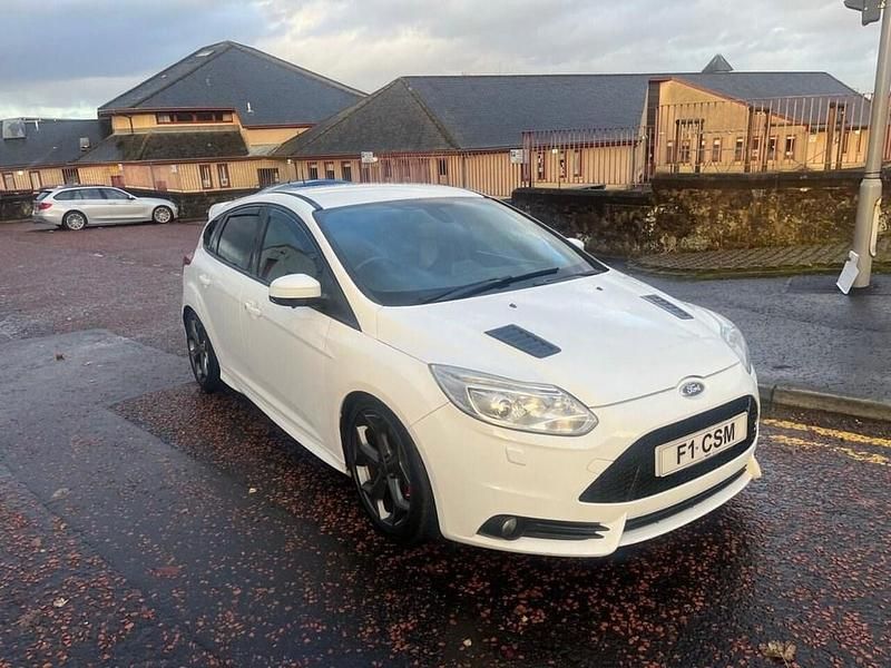 Used Ford Focus ST 250 HP (183 kW) 2012 White Hatchback