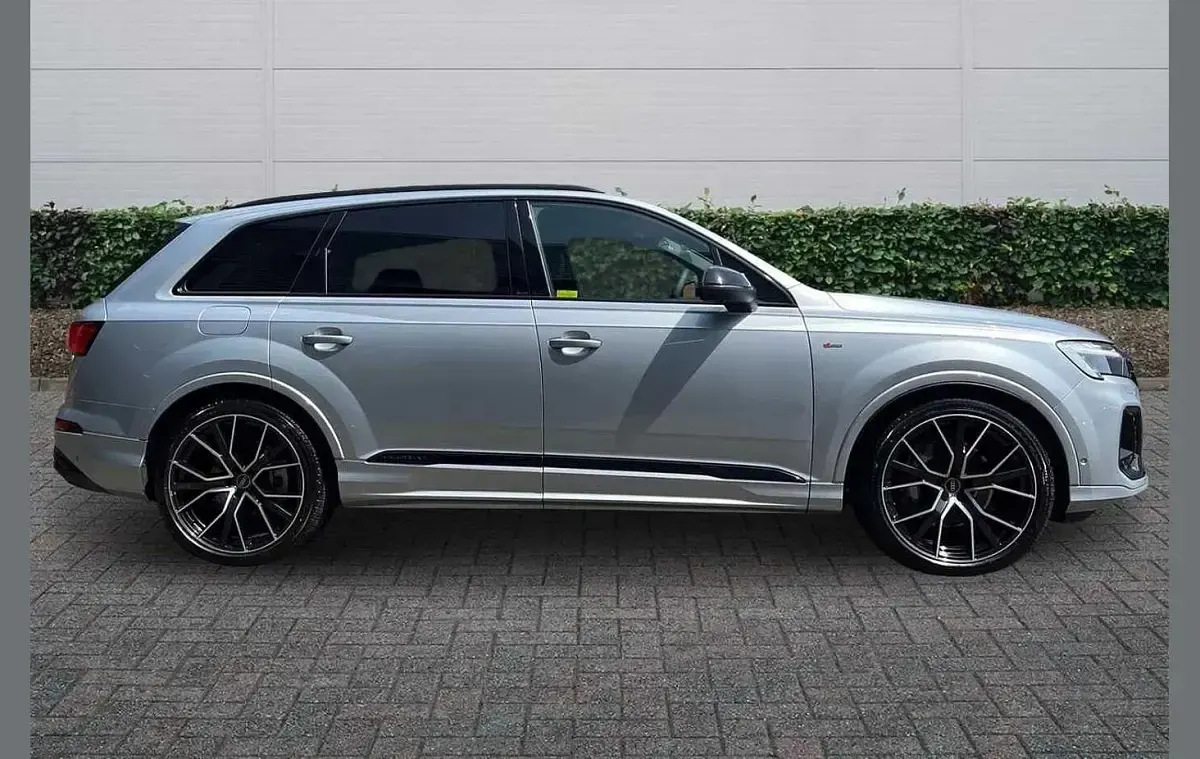 Used Audi Q7 Black Edition 228 HP (167 kW) 2026 Silver SUV