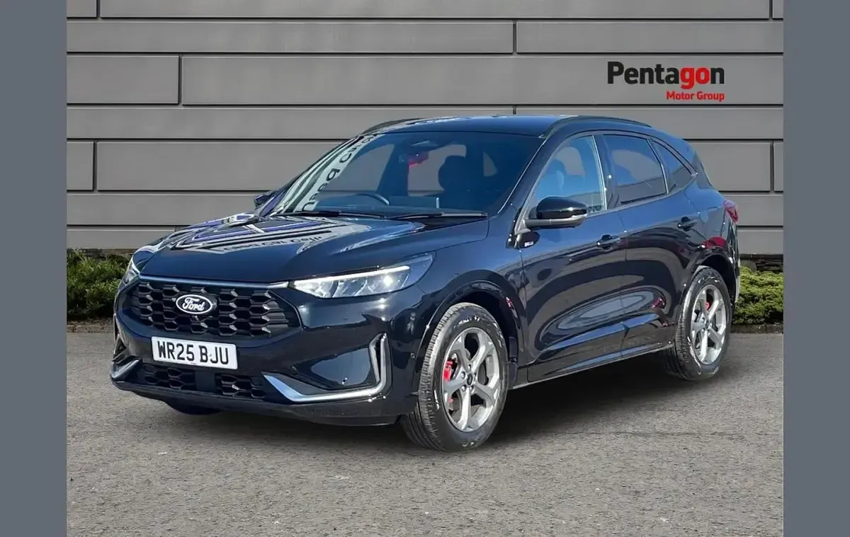 Usado Ford Kuga ST-Line 183 HP (134 kW) 2025 Preto SUV