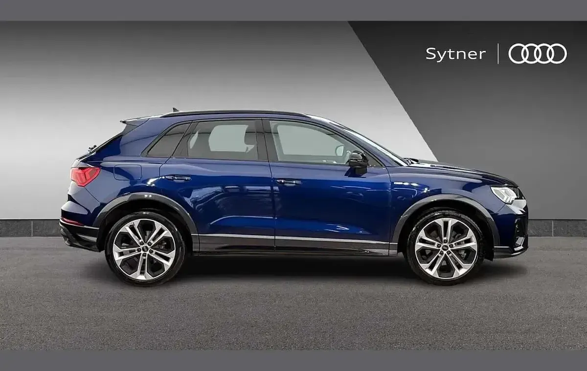 Second-hand Audi Q3 Black Edition 245 CP (180 kW) 2023 Albastru SUV