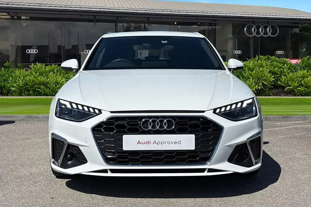 Used Audi A4 S-Line 150 HP (110 kW) 2023 White Estate