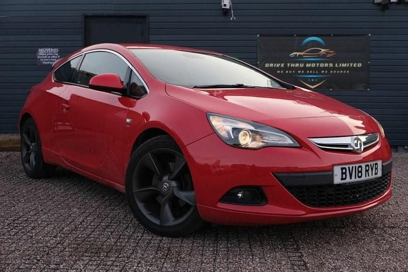 Used Vauxhall Astra GTC SRi 140 HP (102 kW) 2018 Red Hatchback