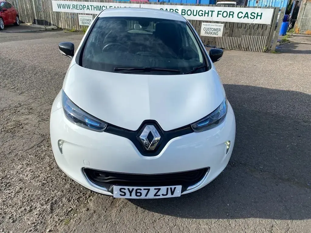 Used Renault Zoe Dynamique 67 kW (92 HP) 2017 White Hatchback