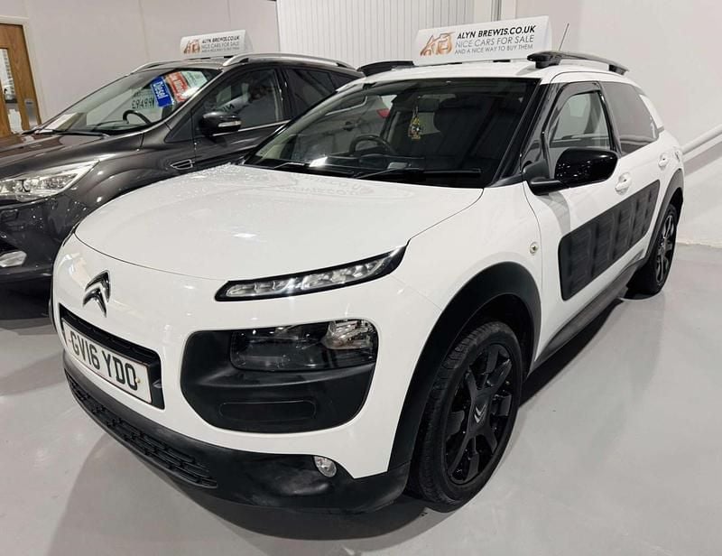 Used Citroën C4 Flair 2016 White SUV