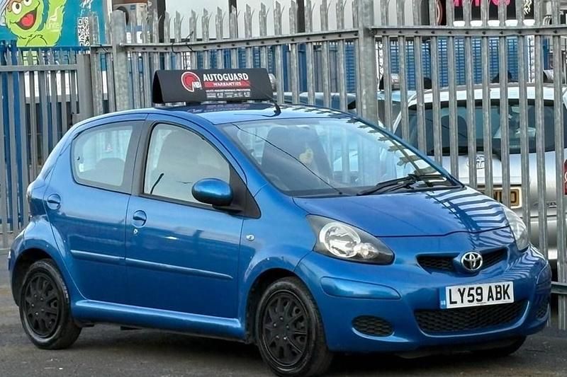Used Toyota Aygo 67 HP (49 kW) 2010 Blue Hatchback