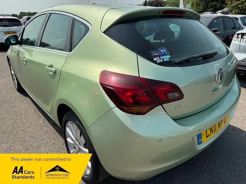 Used Vauxhall Astra Elite 113 HP (83 kW) 2011 Green Hatchback