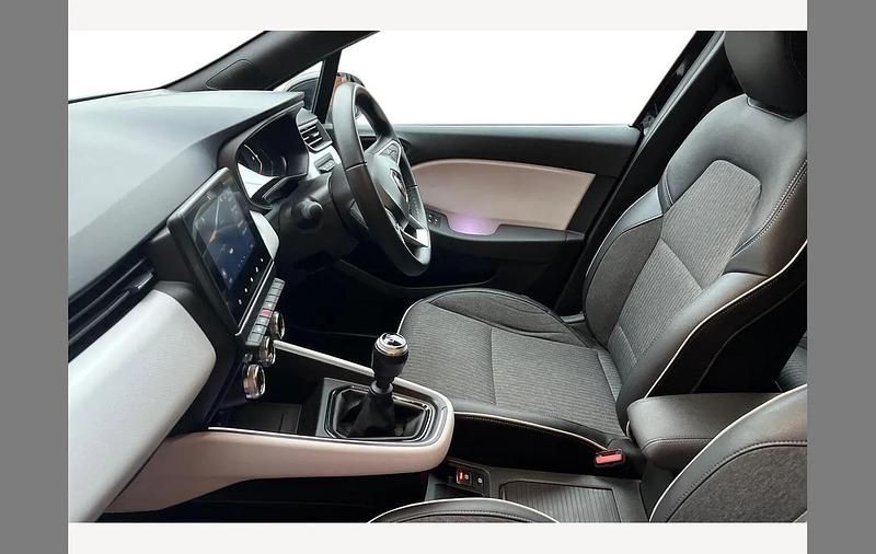 Used Renault Clio V Version S 90 HP (66 kW) 2022 Diamond black Hatchback