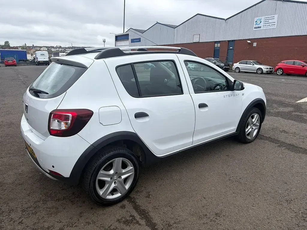 Begagnad Dacia Sandero Lauréate 2014 Vit Halvkombi