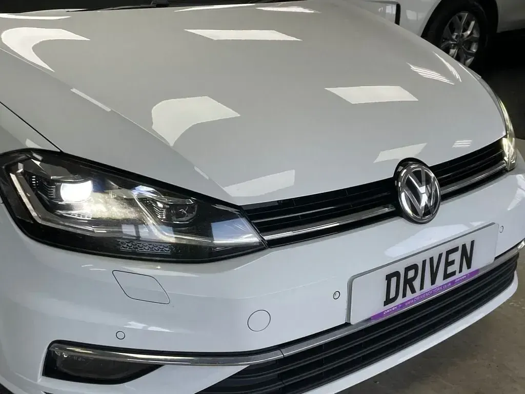 Używany VW Golf VII Edition 150 KM (110 kW) 2020 Biały Kombi