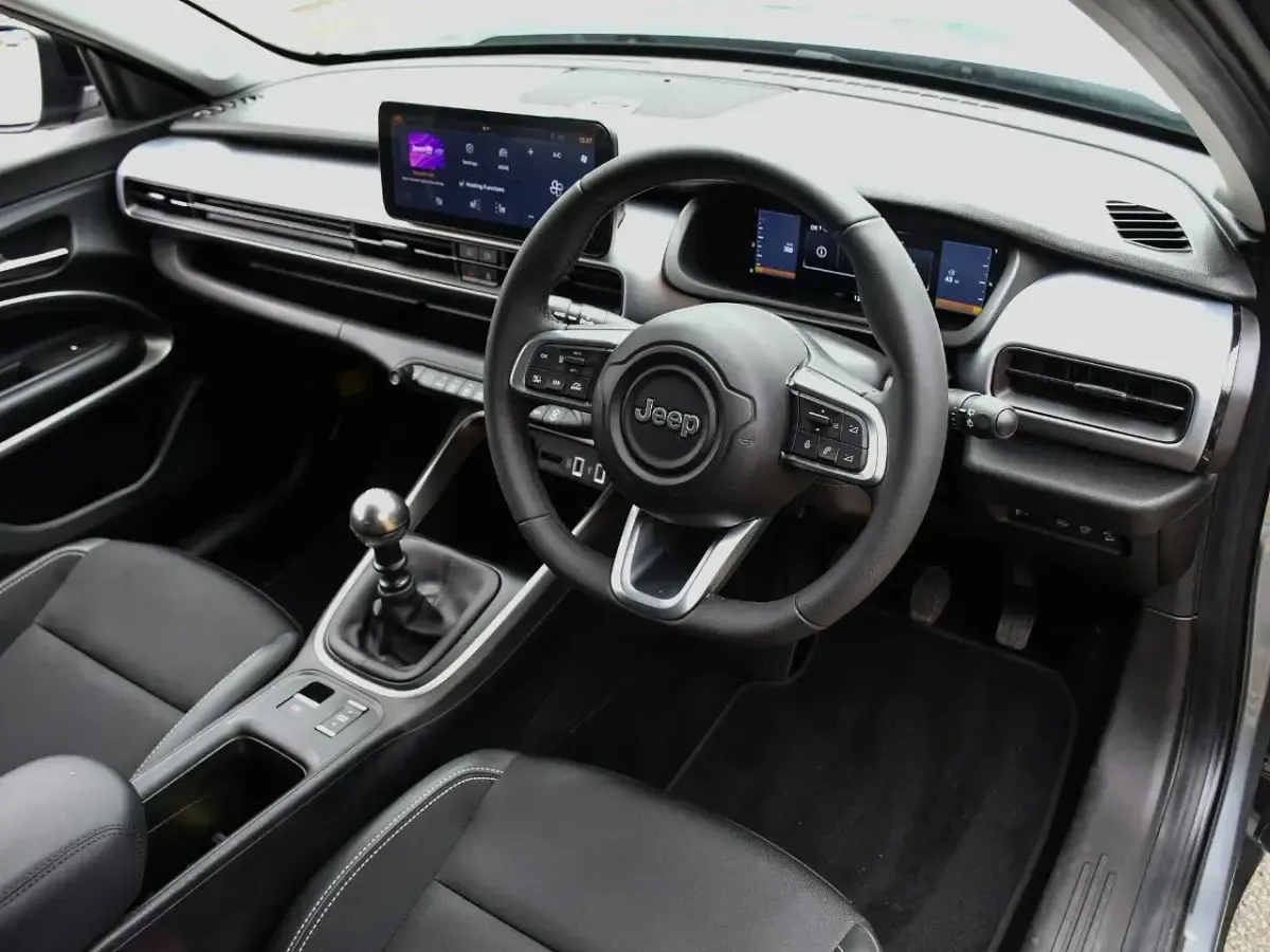 Used Jeep Avenger Summit 100 HP (73 kW) 2025 Grey SUV