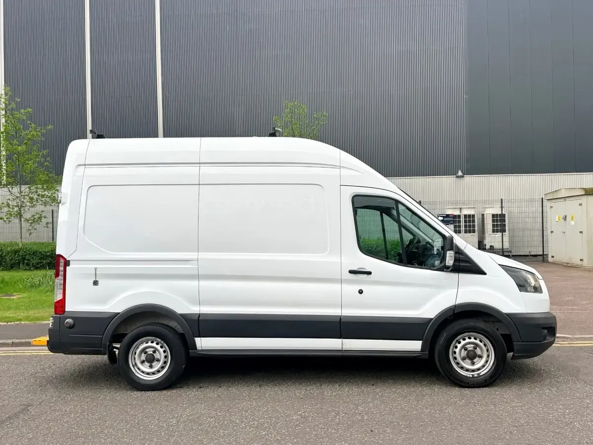 Usado Ford Transit 130 HP (95 kW) 2018 Branco Van