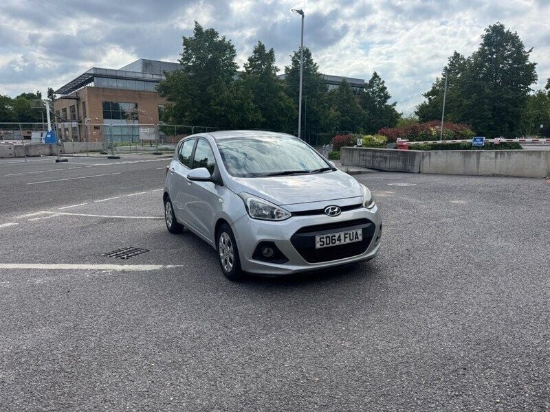 Silver Used 2014 Hyundai i10 SE Hatchback | £2,995 (Good price) - Image 1/4