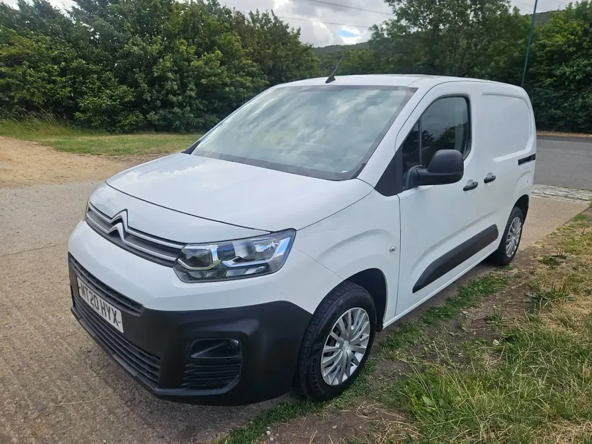 Used Citroën Berlingo Start 100 HP (73 kW) 2020 White MPV