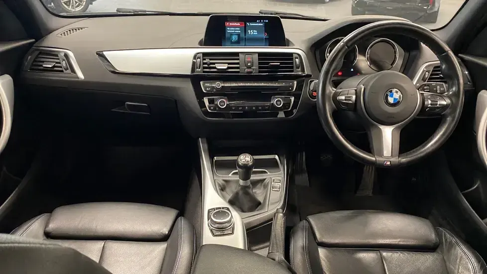 Usado BMW 118 M Sport 148 HP (108 kW) 2018 Cinzento Citadino