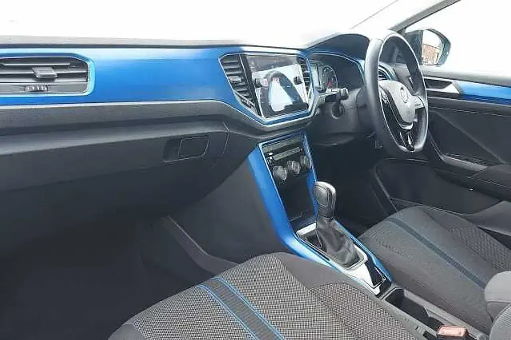 Begagnad VW T-Roc Design 150 HK (110 kW) 2019 Blå SUV
