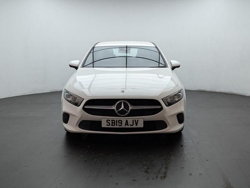 Used Mercedes A180 Executive 136 HP (100 kW) 2019 White Hatchback