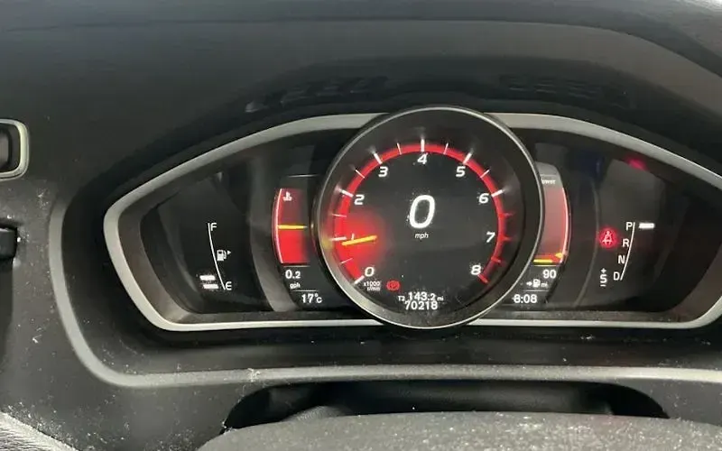 Used Volvo V40 R-Design Pro 152 HP (111 kW) 2018 Silver Hatchback