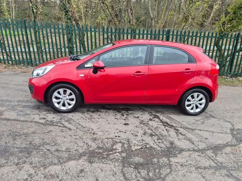 Used Kia Rio 85 HP (62 kW) 2014 Red Hatchback