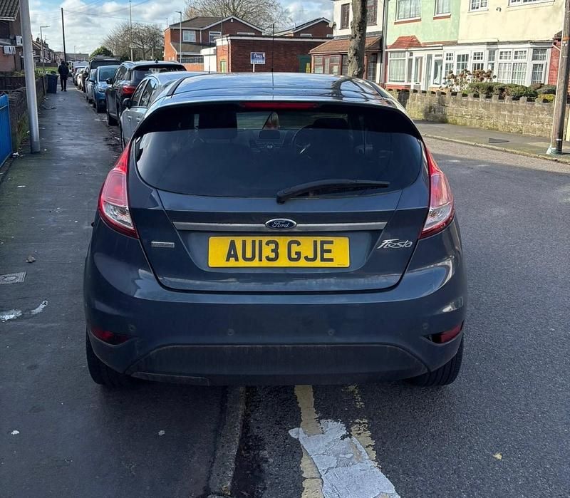 Used Ford Fiesta Titanium 125 HP (91 kW) 2013 Grey Hatchback