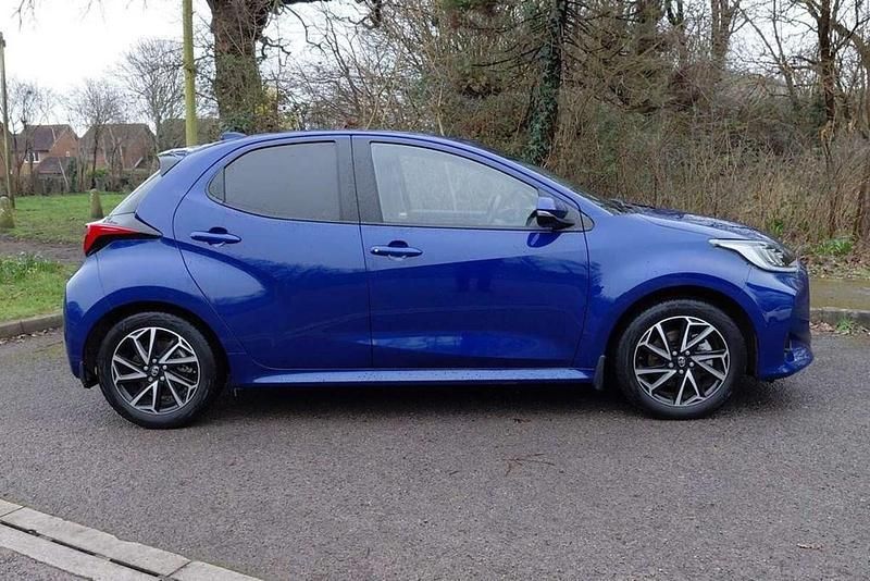 Used Toyota Yaris Hybrid Design 113 HP (83 kW) 2023 Blue Hatchback
