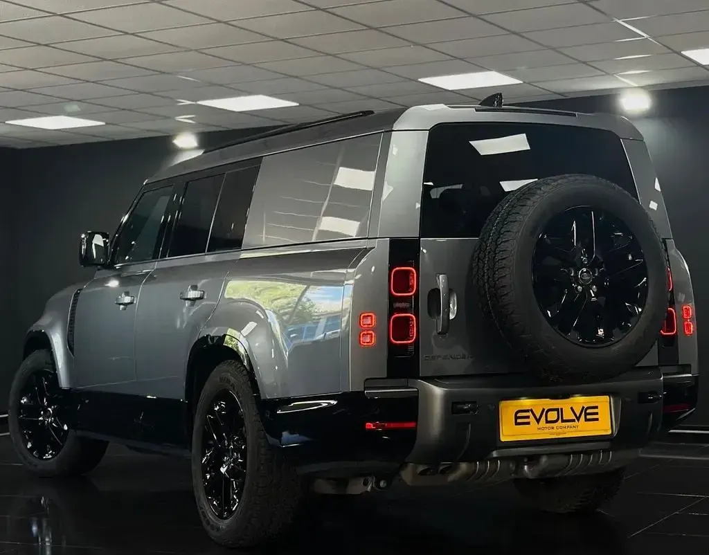 Used Land Rover Defender S 300 HP (220 kW) 2024 Grey SUV