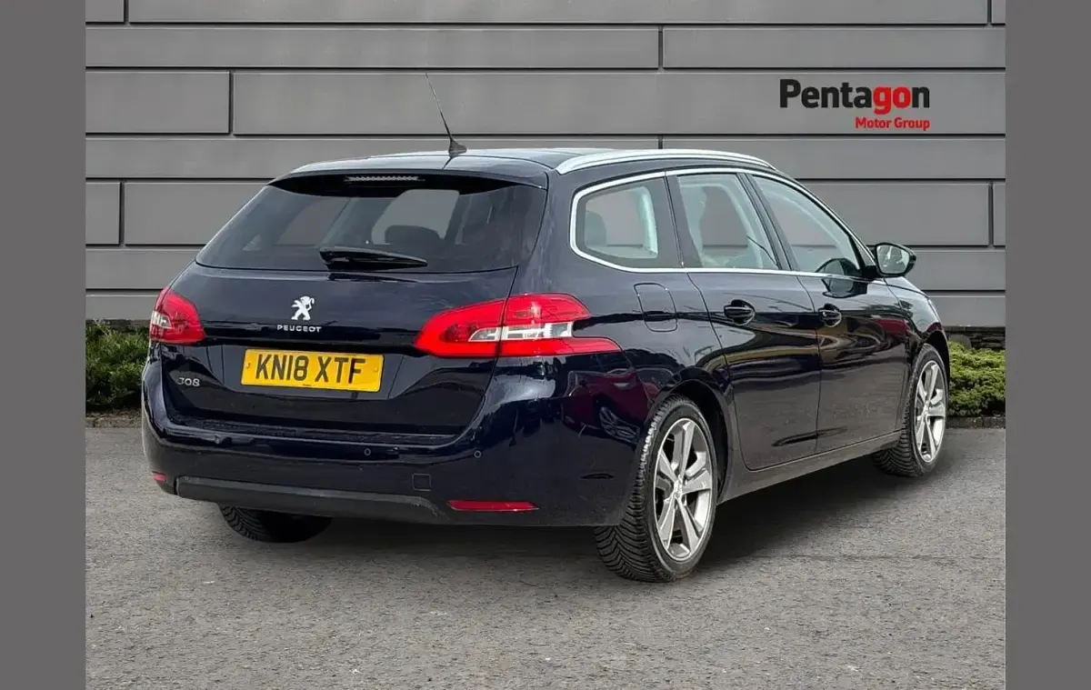 Używany Peugeot 308 Allure 130 KM (95 kW) 2018 Niebieski Kombi