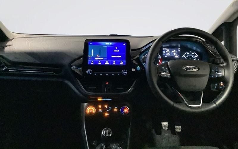 Used Ford Fiesta Titanium 125 HP (91 kW) 2022 White Hatchback