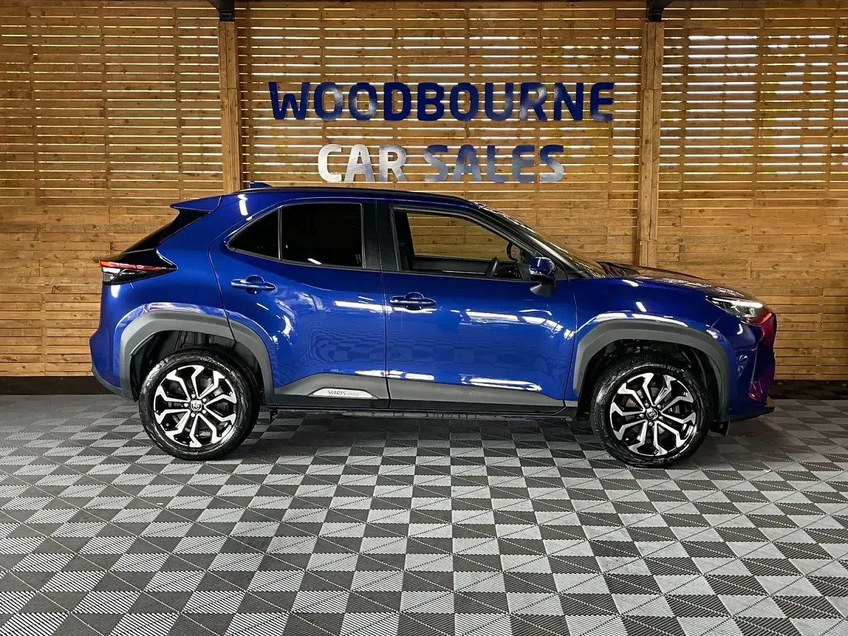 Used Toyota Yaris Design 116 HP (85 kW) 2023 Blue Hatchback