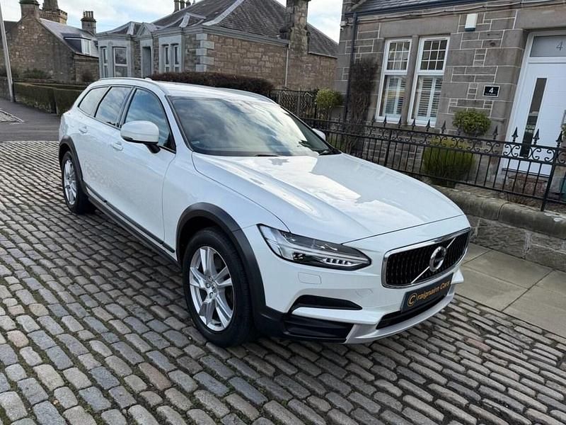 Used Volvo V90 CC Pro 235 HP (172 kW) 2017 White Estate