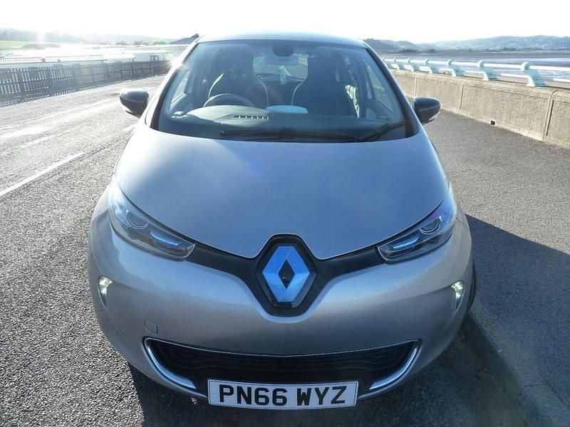 Used Renault Zoe Expression 66 kW (91 HP) 2016 Hatchback