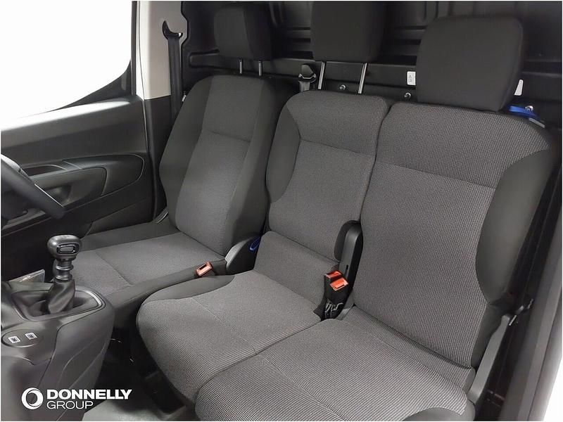 New Vauxhall Combo S 101 HP (74 kW) 2025 White Van