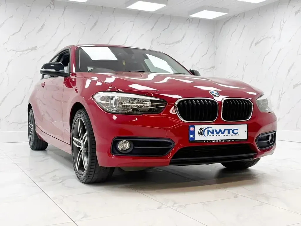 Used BMW 118 Sport Line 136 HP (100 kW) 2015 Red Hatchback