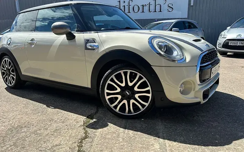 Used Mini Cooper S Hatch 192 HP (141 kW) 2016 White Hatchback