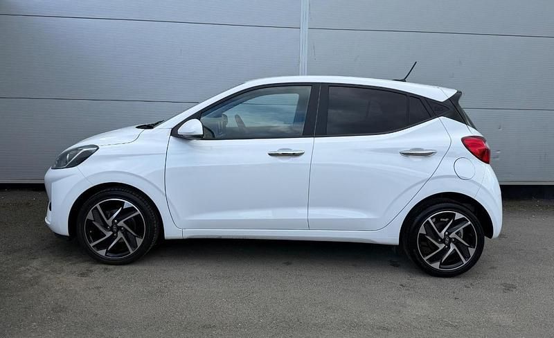 Used Hyundai i10 Premium 62 HP (45 kW) 2024 White Hatchback
