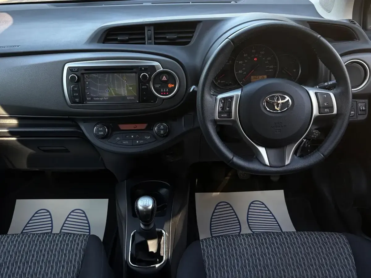 Used Toyota Yaris Plus 99 HP (72 kW) 2014 Turquoise Hatchback
