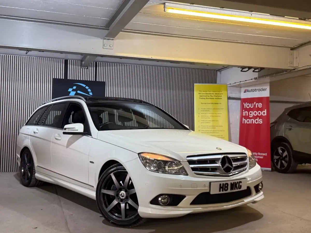 Used Mercedes C250 2010 White Estate