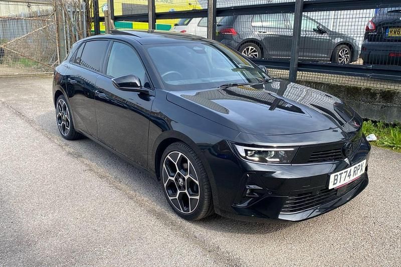 Used Vauxhall Astra Ultimate 130 HP (95 kW) 2024 Black Hatchback