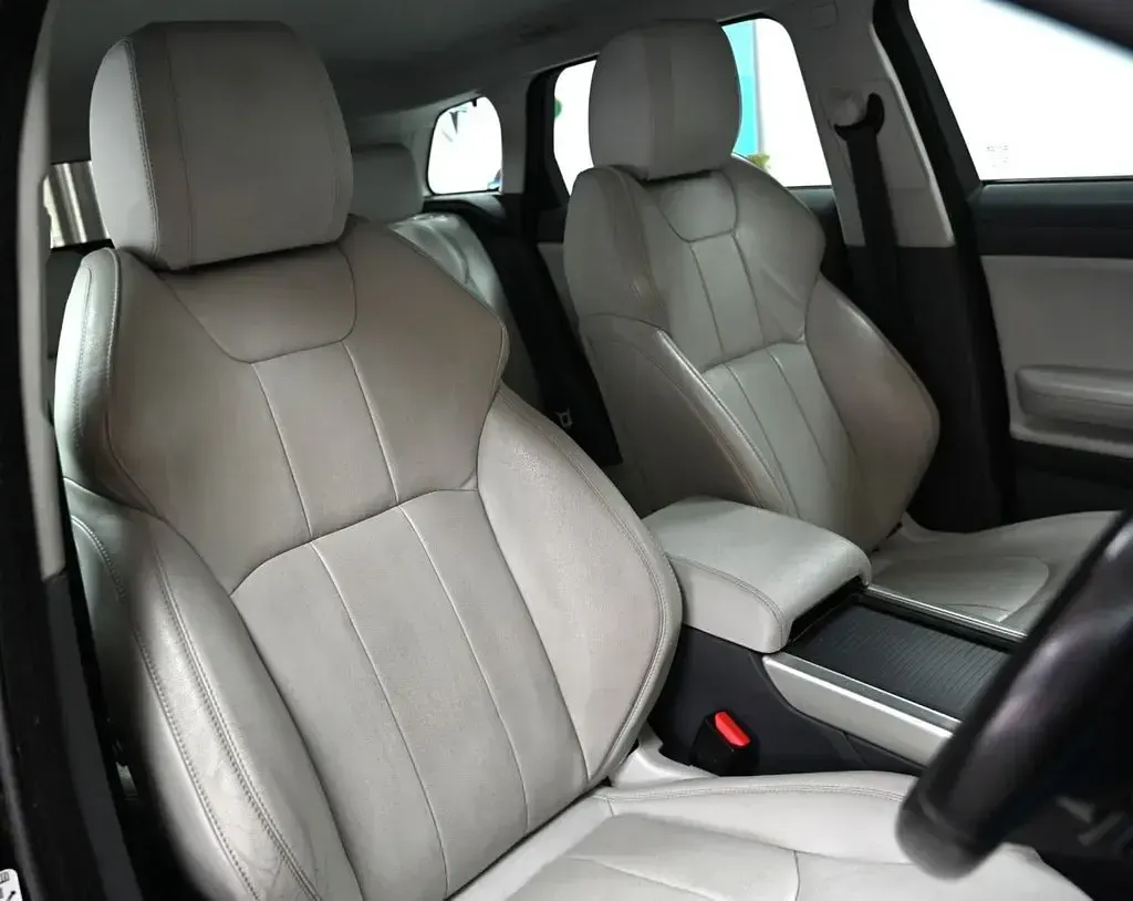 Used Land Rover Range Rover evoque SE 2018 Black Estate