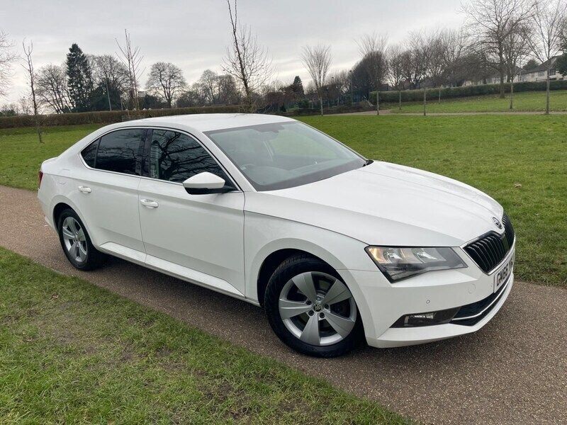 White Used 2016 Skoda Superb SE Technology Hatchback | £7,490 (Expensive) - Image 1/4