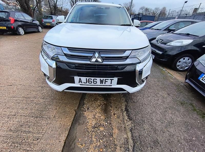 Used Mitsubishi Outlander P-HEV 2017 White Estate
