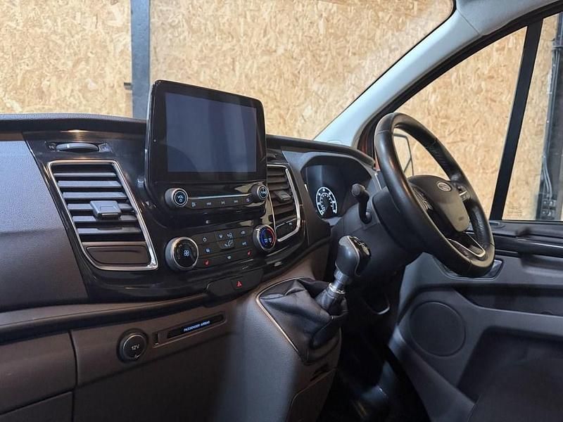 Used Ford Transit Custom Limited 130 HP (95 kW) 2019 Orange Van