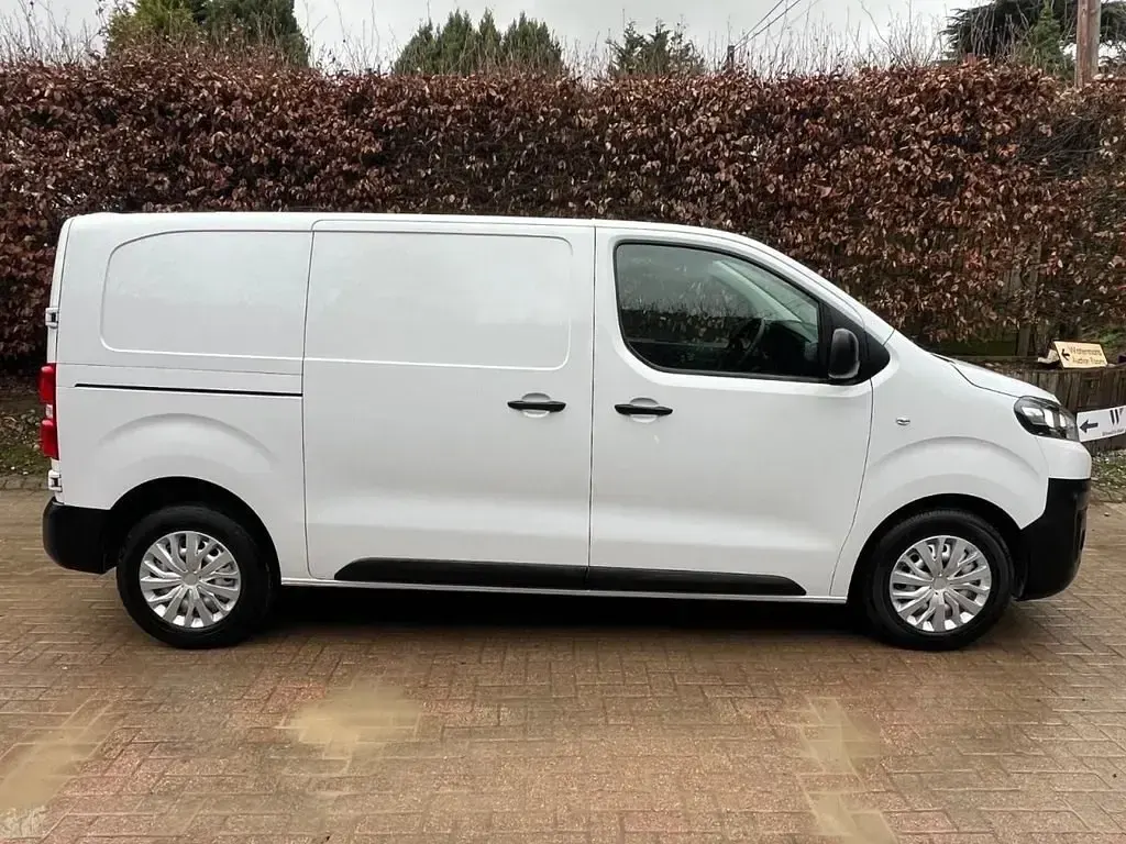 Gebraucht Citroën Dispatch 145 PS (106 kW) 2023 Weiß Van / Kleinbus