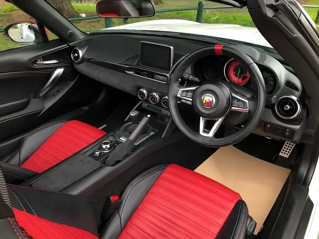 Used Abarth 124 Spider 170 HP (125 kW) 2017 White Cabriolet