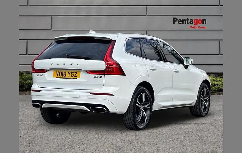 Used Volvo XC60 R-Design 187 HP (137 kW) 2018 White SUV