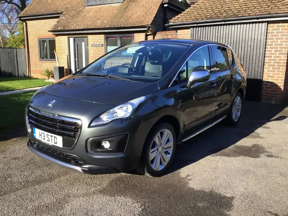 Begagnad Peugeot 3008 Allure 120 HK (88 kW) 2017 Grå SUV