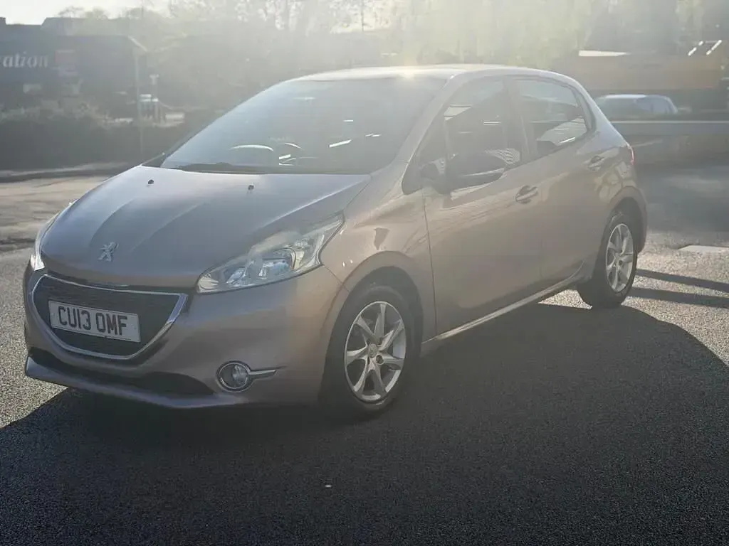 Used Peugeot 208 Active 82 HP (60 kW) 2013 Pink Hatchback
