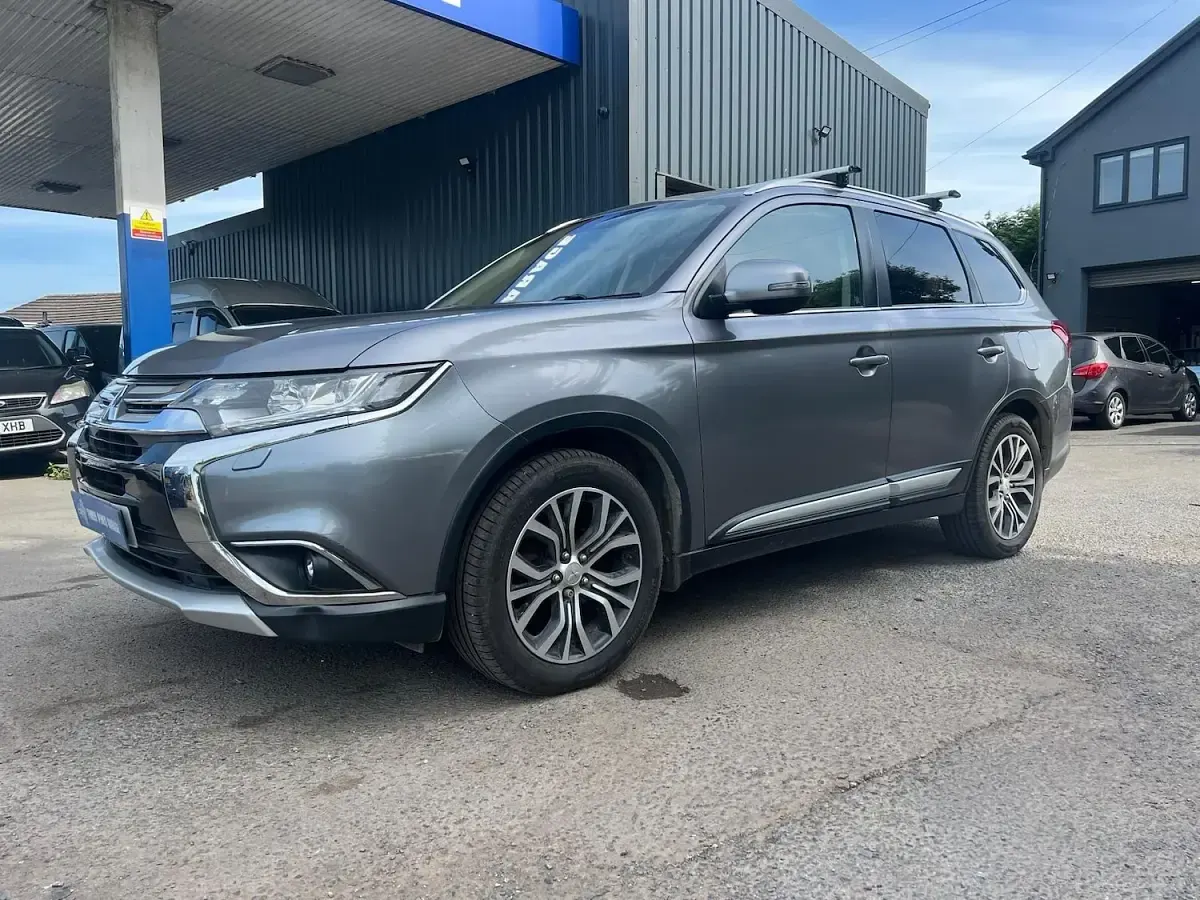 Used Mitsubishi Outlander 2016 Grey SUV