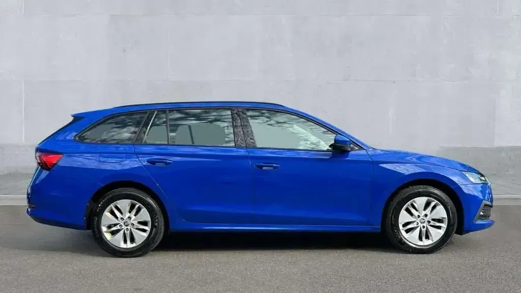 Used Skoda Octavia SE Technology 116 HP (85 kW) 2023 Blue Estate