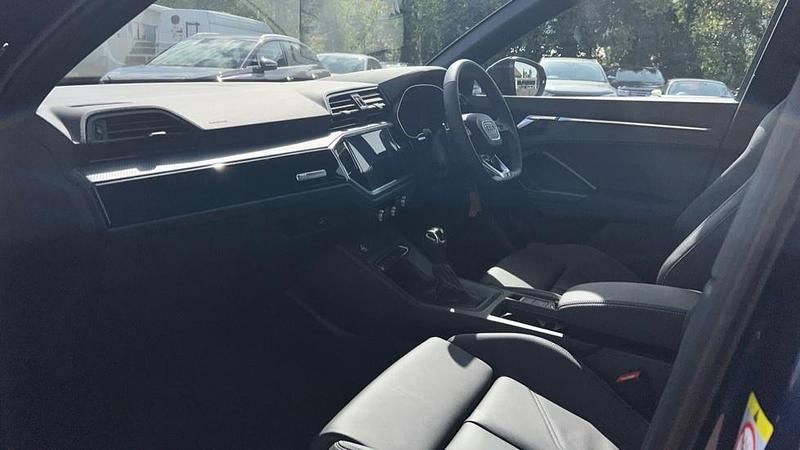 Begagnad Audi Q3 Black Edition 150 HK (110 kW) 2025 Blå SUV